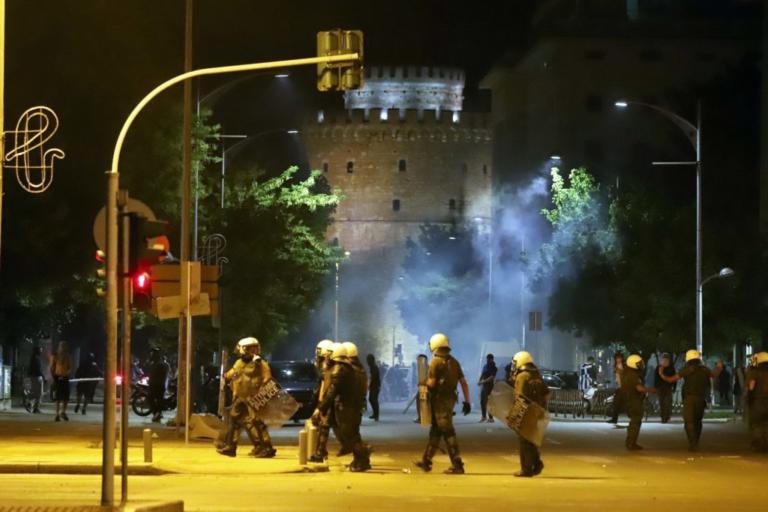 ΣΥΡΙΖΑ: Ακροδεξιές ομάδες δημιούργησαν τα επεισόδια στην Θεσσαλονίκη - Να τα καταδικάσει η ΠΑΕ ΠΑΟΚ