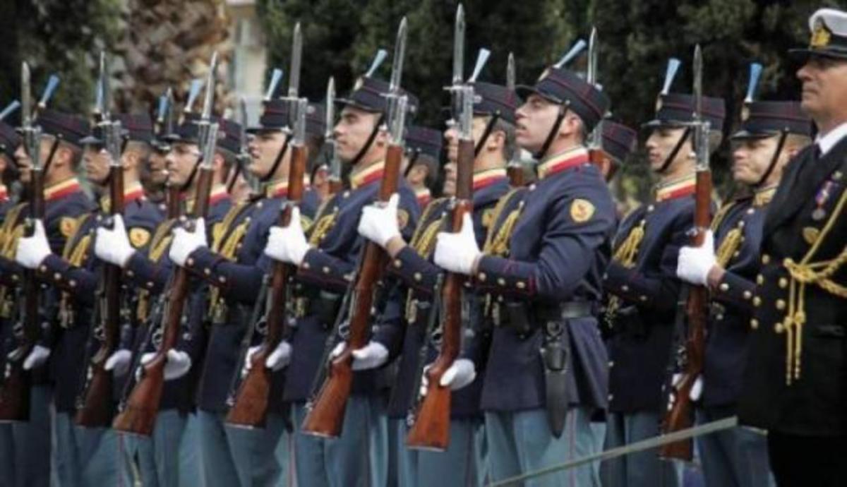 Στρατιωτικές Σχολές – Πανελλήνιες: Noσήματα και ατέλειες που αποκλείουν την εισαγωγή – Γιατί τα τρανς πρόσωπα αποκλείονται