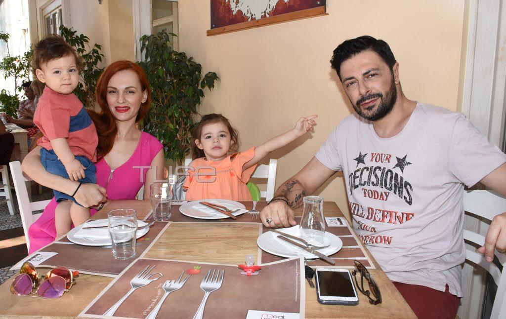 Γιώργος Χειμωνέτος – Εύα Μουρτζάκη: Οικογενειακό γεύμα στη Νέα Σμύρνη!