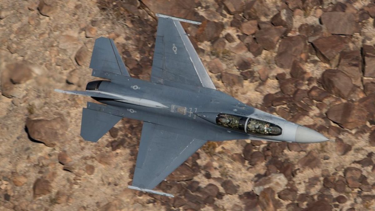 Υπερθέαμα με «παρέλαση» μαχητικών αεροσκαφών στις ΗΠΑ! Εικόνες που κόβουν την ανάσα από τις ριψοκίνδυνες πτήσεις! [vid]