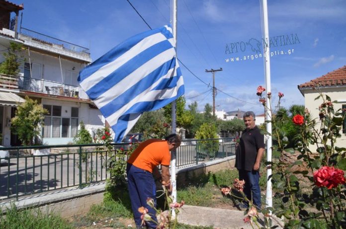 Άργος: Μεσίστιες οι σημαίες για τη Μακεδονία – Οι εικόνες μετά την απόφαση του δημοτικού συμβουλίου [pics, vid]
