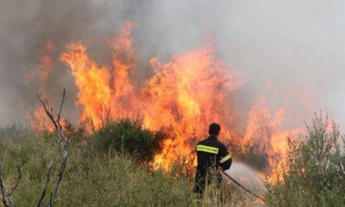 Φωτιά κοντά σε Μονή στο Ρέθυμνο