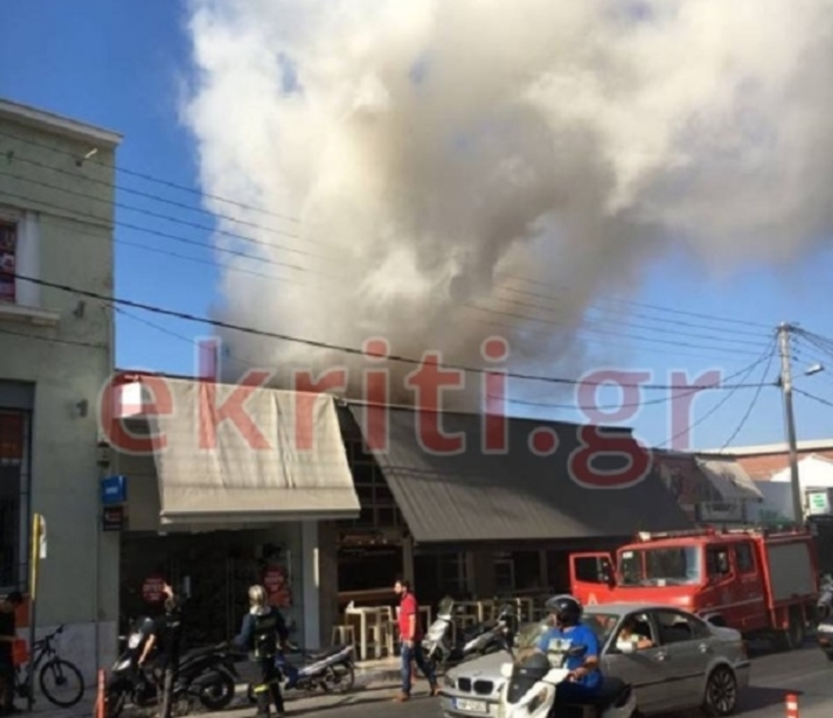 Καπνός “έπνιξε” ολόκληρη γειτονιά στα Χανιά [pics]