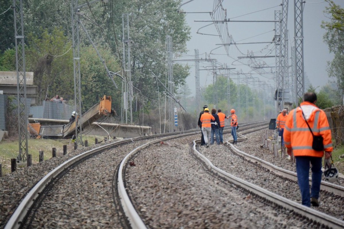 Γαλλία: Κατολίσθηση ανατρέπει τρένα – Υπάρχουν τραυματίες