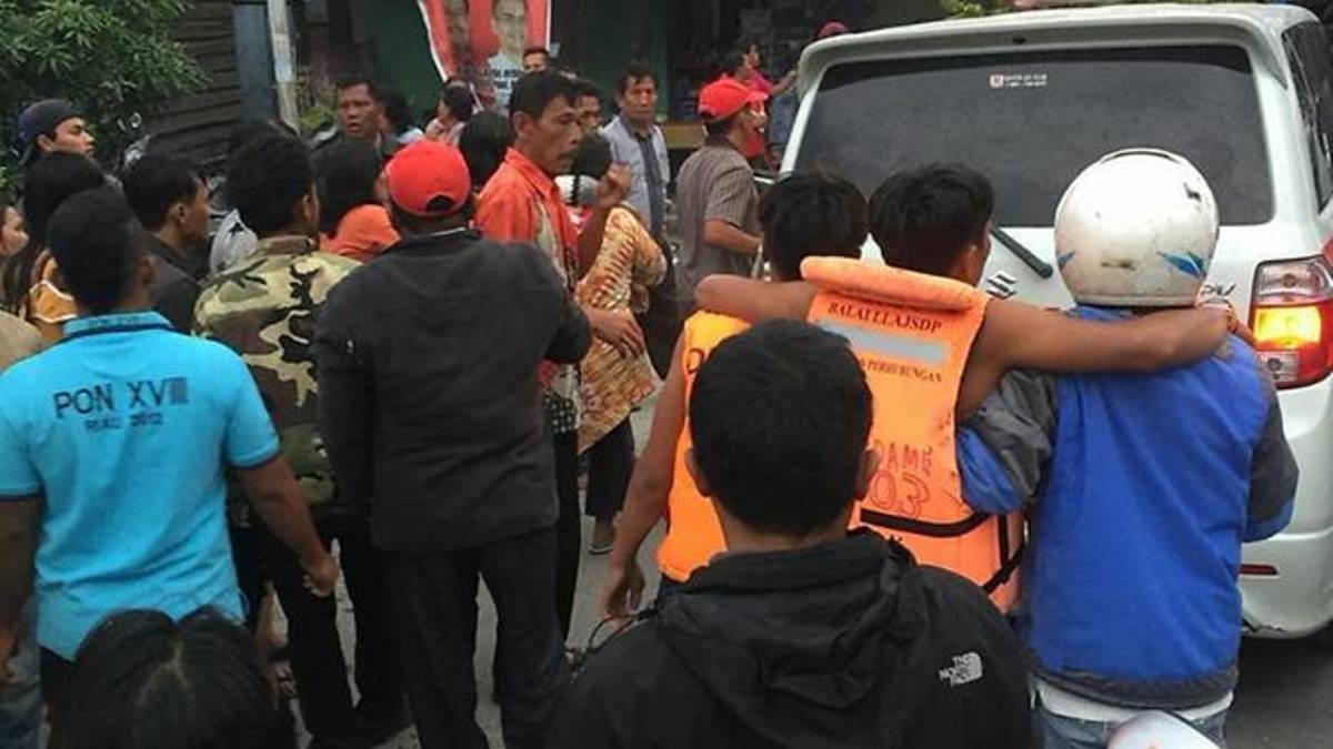 Ινδονησία: “Θρίλερ” με την ανατροπή φέρι  – Ψάχνουν στα νερά της λίμνης μήπως βρουν επιζώντες