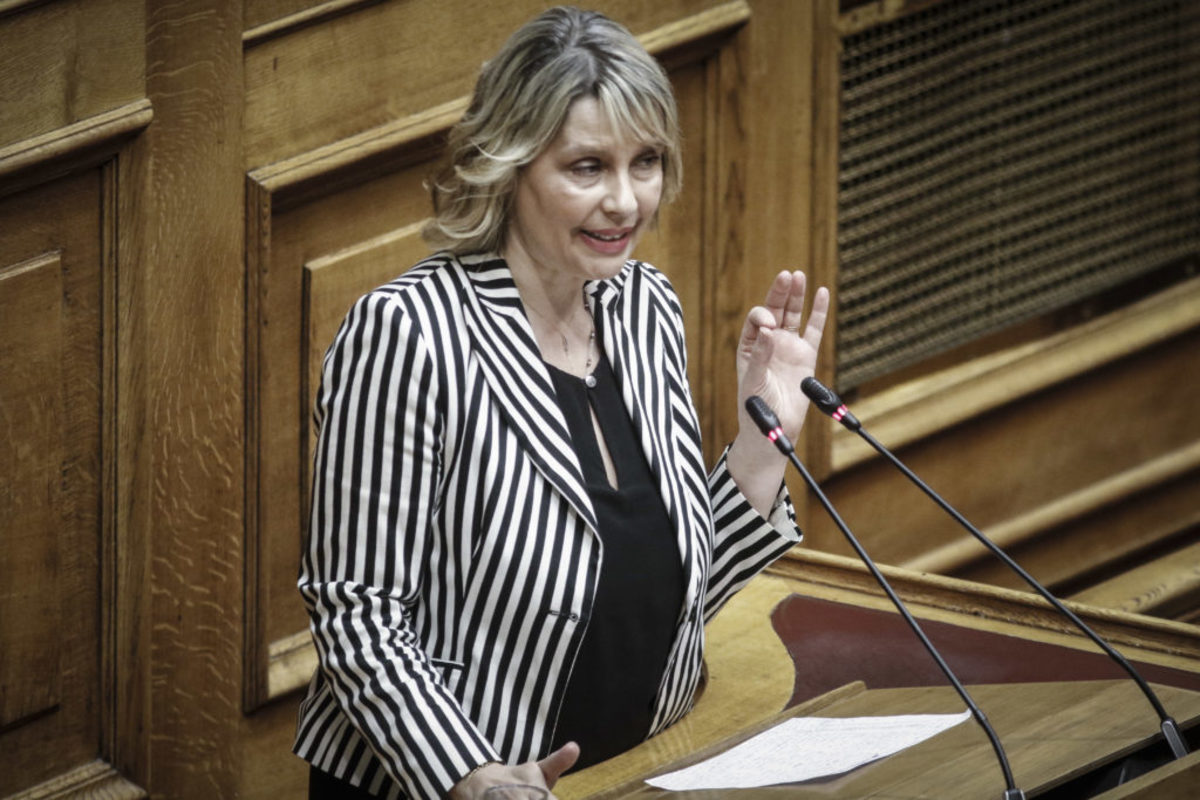 Κατερίνα Παπακώστα: Πρόταση να γίνουν κόμμα οι ανεξάρτητοι με τους τρεις πρώην χρυσαυγίτες!
