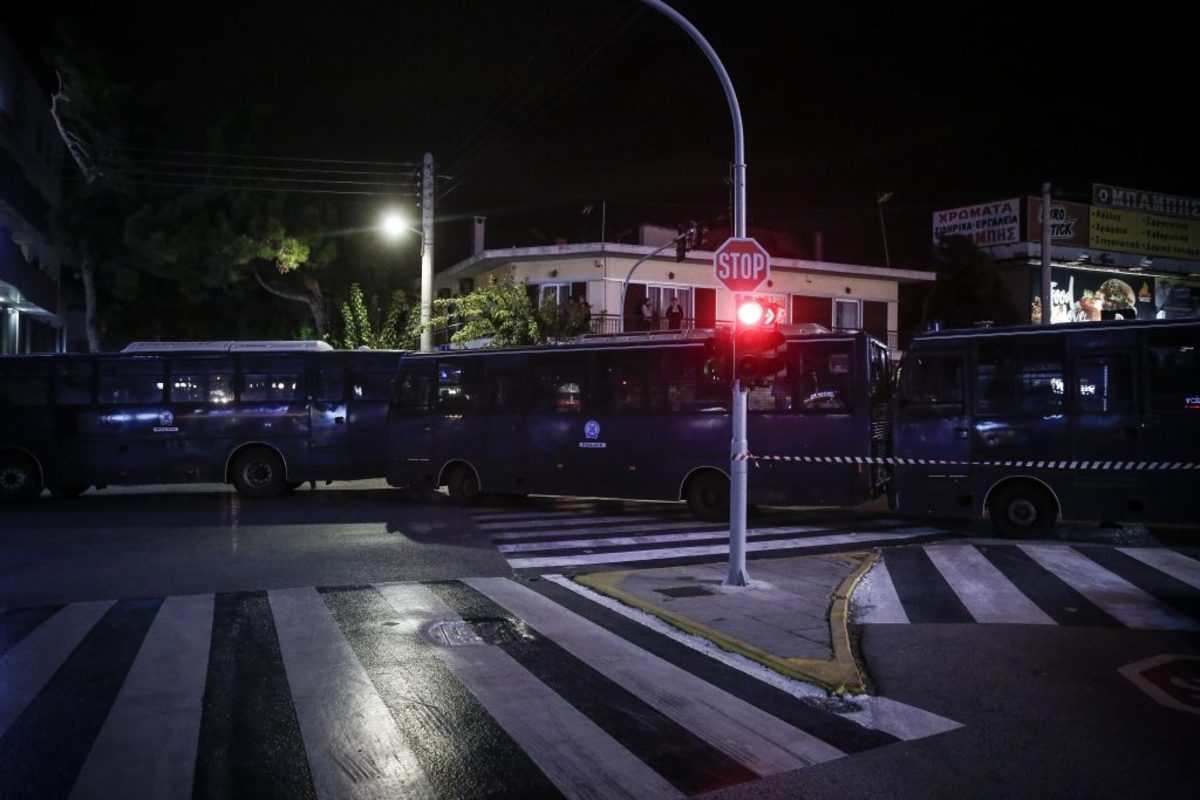 Ρατσιστές αλωνίζουν στο Μενίδι, χτυπούν και ληστεύουν μετανάστες!