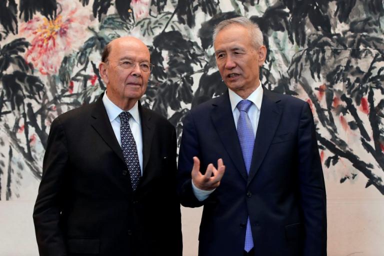 Το Πεκίνο απειλεί να ακυρώσει τις εμπορικές συμφωνίες με την Ουάσινγκτον