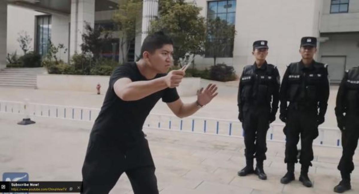 “Τρέξτε να σωθείτε”: Η viral εκπαίδευση πολιτών από την Κινεζική αστυνομία