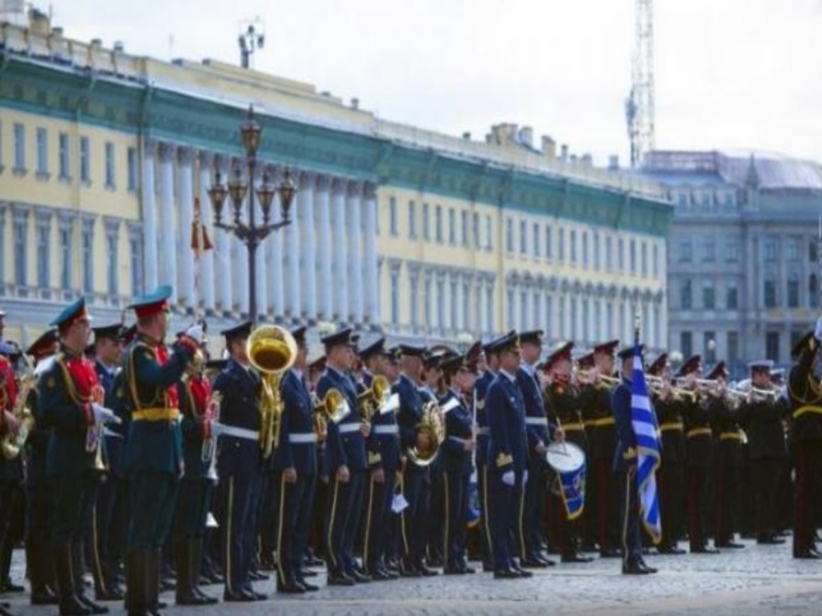 Παγκόσμια Μέρα Μουσικής: Η Μπάντα της ΠΑ μάγεψε στην Αγία Πετρούπολη! [pics,vid]
