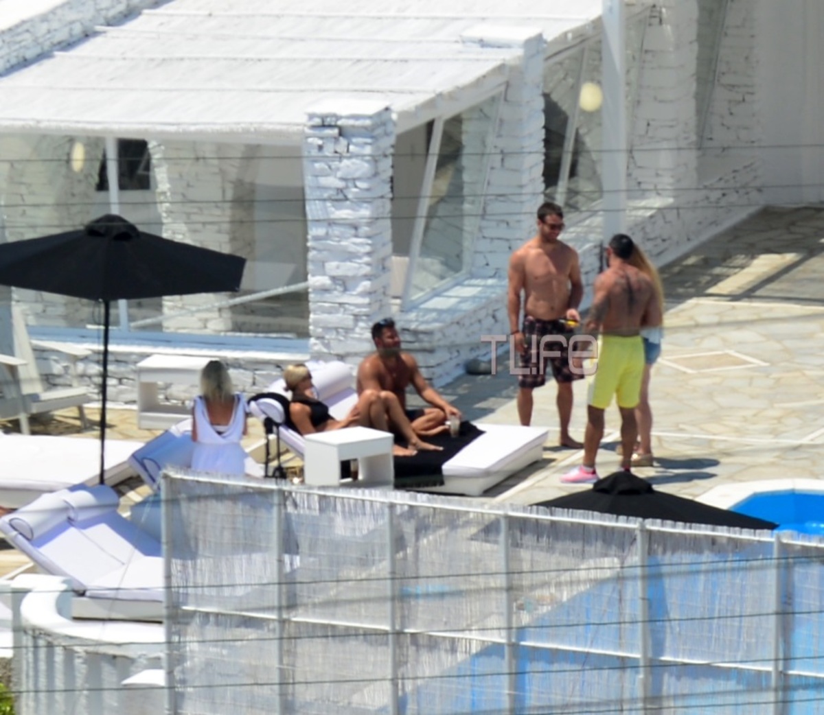 Ο Γιώργος Αγγελόπουλος κάνει μπάνιο με τον Μπο στην πισίνα λίγο πριν το γάμο του Χρανιώτη! Αποκλειστικές φωτογραφίες