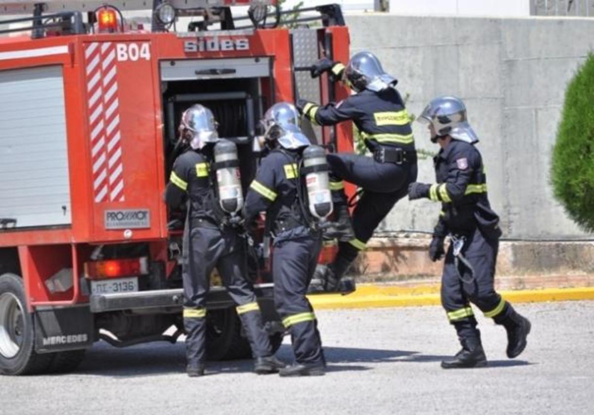 Φάρσαλα: Πανικός από έκρηξη φιάλης υγραερίου σε υπόγειο! Στο σημείο 12 Πυροσβέστες