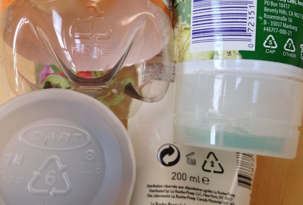 Τι είναι ΑΥΤΑ τα σύμβολα στα πλαστικά – Ποια να αποφεύγετε