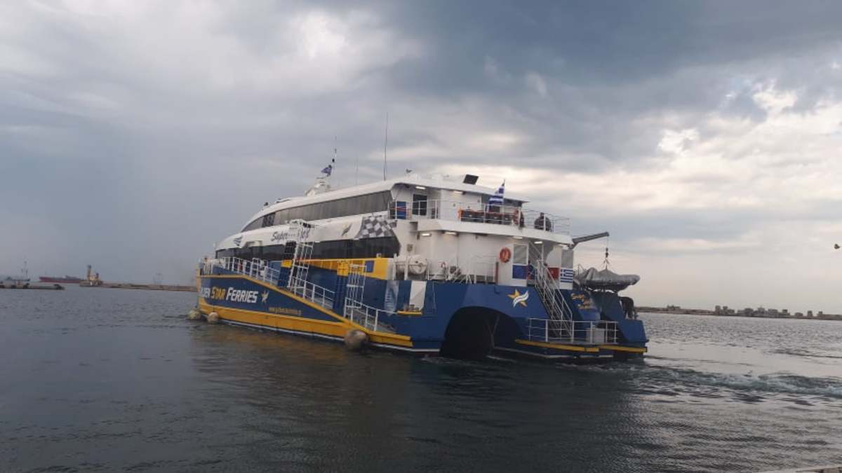 Θεσσαλονίκη: Έτσι σάλπαρε το πρώτο πλοίο για Σποράδες – Γεγονός η ακτοπλοϊκή σύνδεση – Οι εικόνες στο λιμάνι [pics, vids]