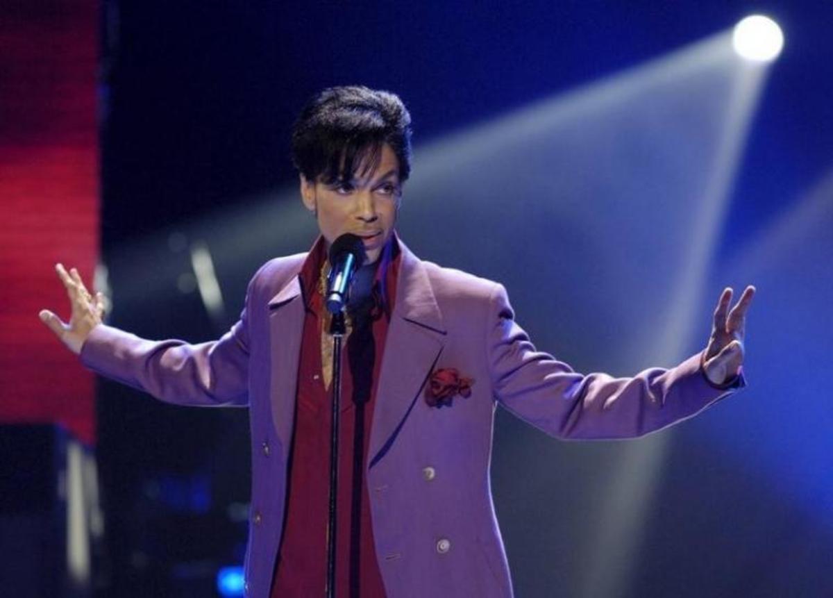 Κυκλοφορούν ξανά τα άλμπουμ του Prince! Συμφωνία της Sony με τα αδέρφια του