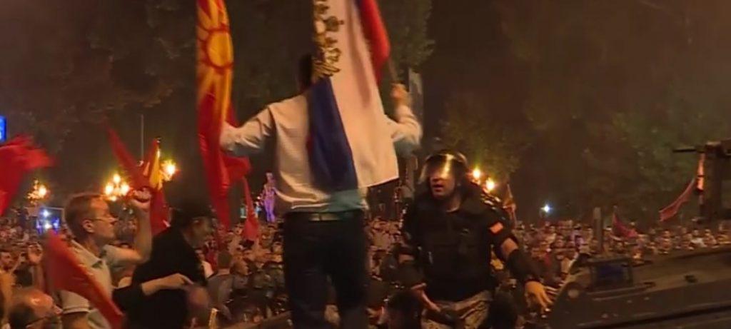 Μια… ωραία ατμόσφαιρα στα Σκόπια