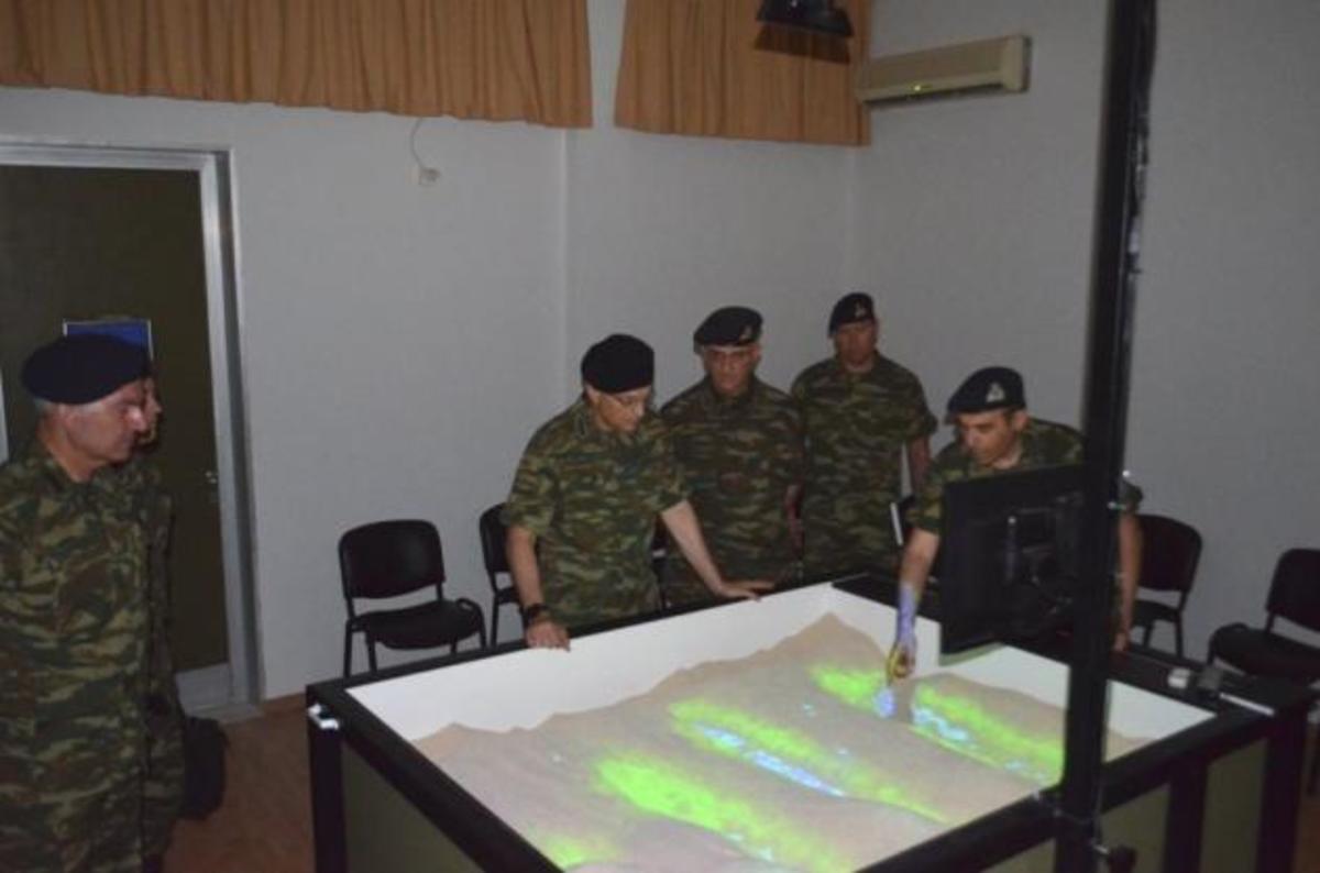 Ο ΑΓΕΣ με τα στελέχη και τους οπλίτες της Σχολής Μηχανικού [pics]