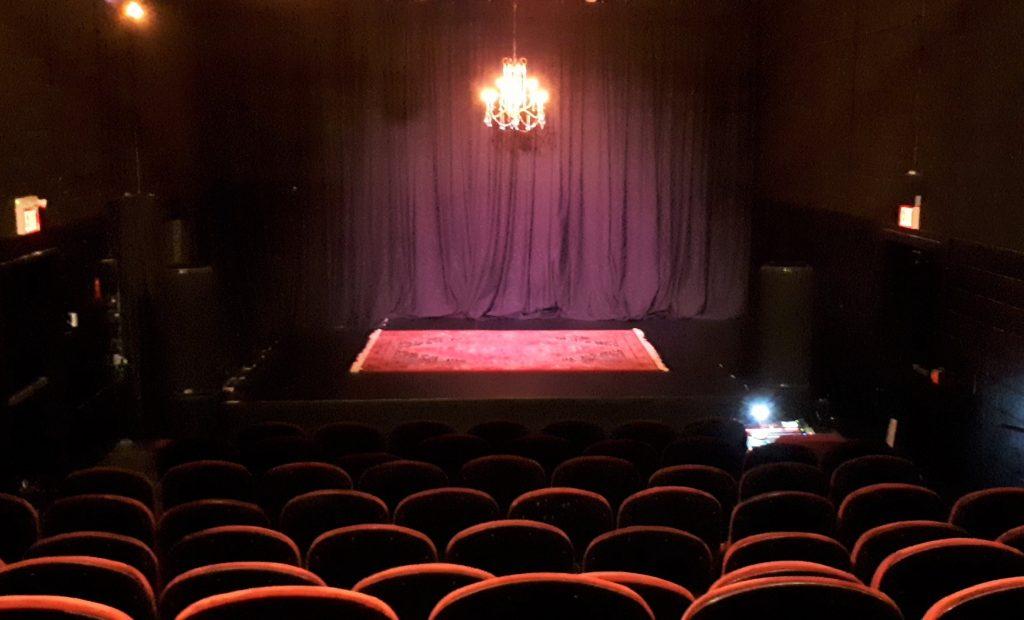 “Είχε πάρει όλες τις πρωταγωνίστριες του θεάτρου, από πρωταγωνίστριες μέχρι κομπάρσες”!