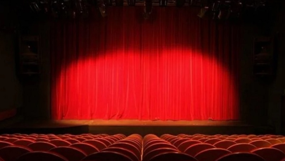 Συγκλονίζει Έλληνας ηθοποιός! «Ο πατέρας μου ήταν νεκρός στο σπίτι κι εγώ έπαιζα στο θέατρο»