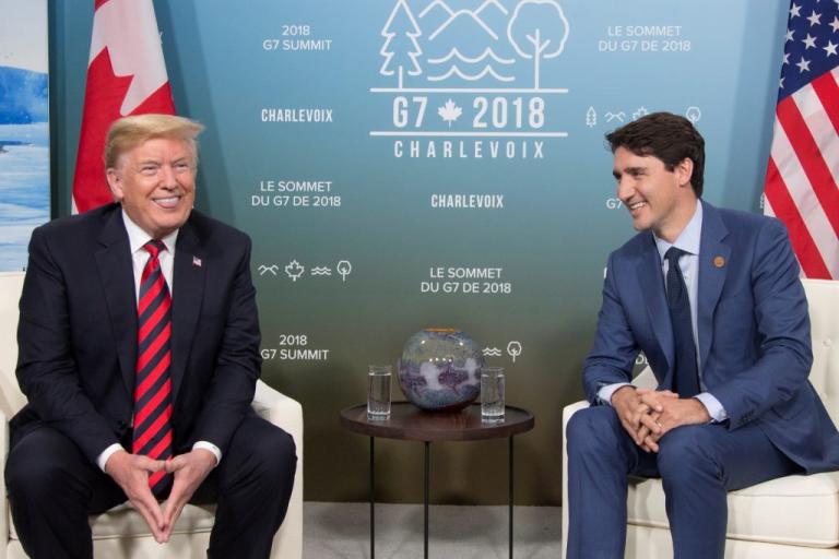 Λευκός Οίκος: “Ο Τριντό μαχαίρωσε πισώπλατα τον Τραμπ στην G7”