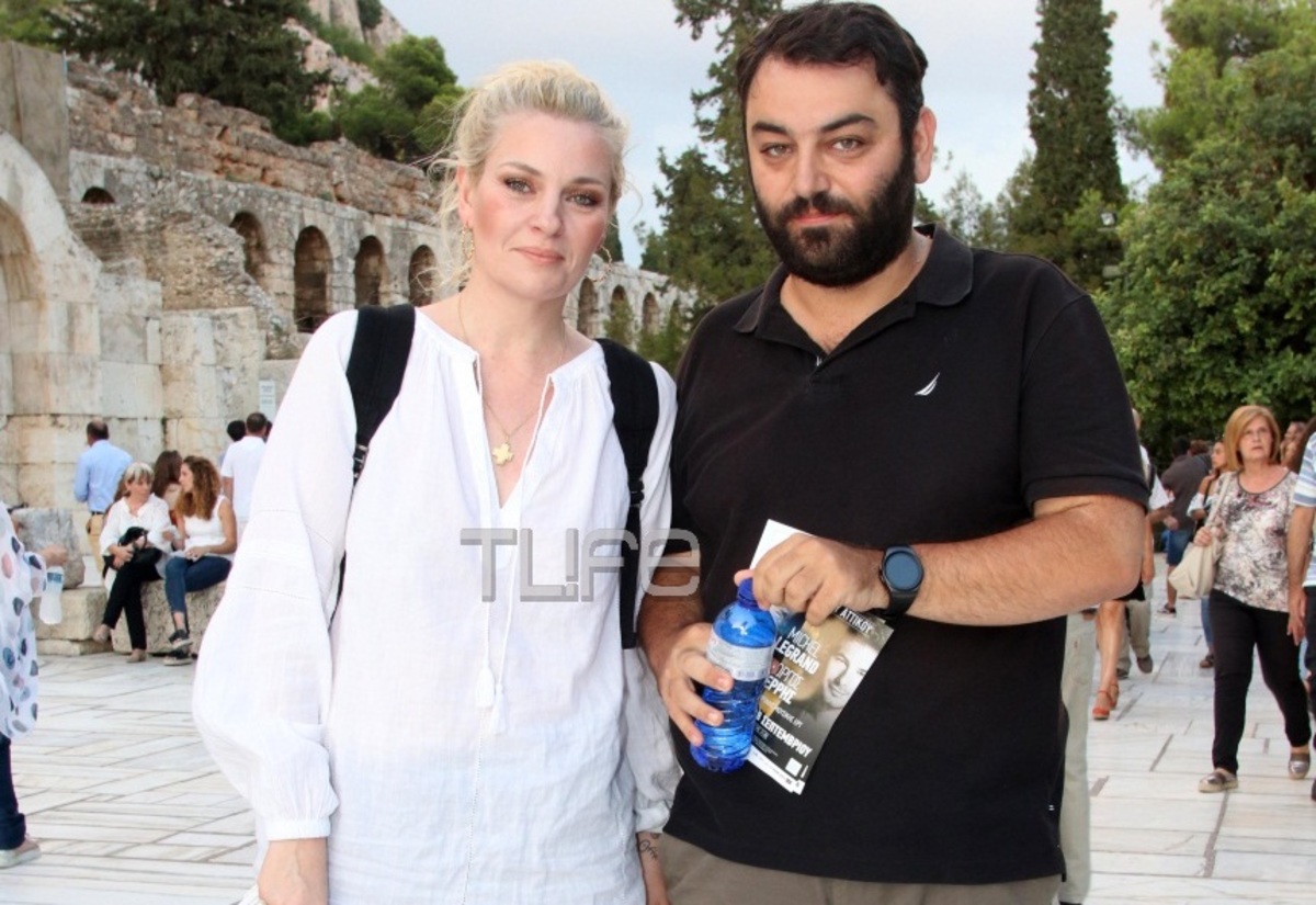 Ελισάβετ Μουτάφη: Θεατρική βραδιά με τον αγαπημένο της αδερφό! [pics]