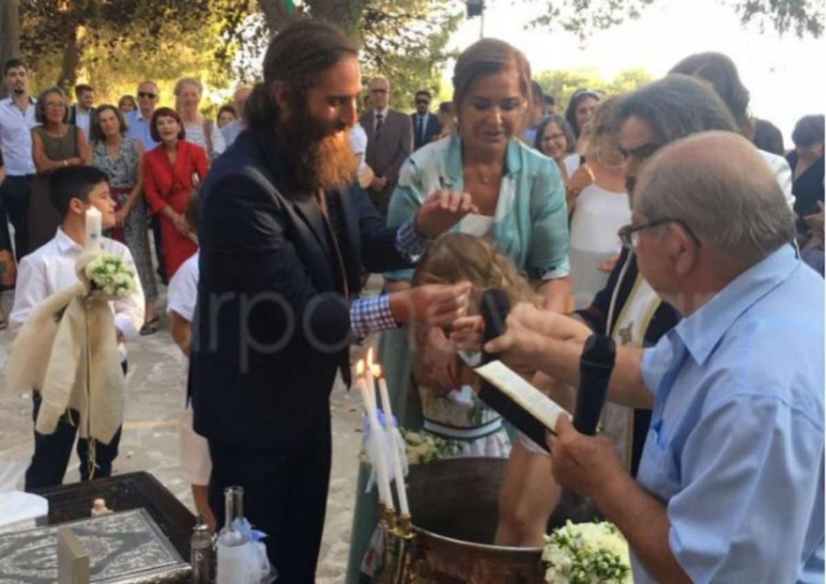 Χανιά: Βάφτιση υπερπαραγωγή με νονά την Ντόρα Μπακογιάννη – Τα χαμόγελα ευτυχίας [pics]