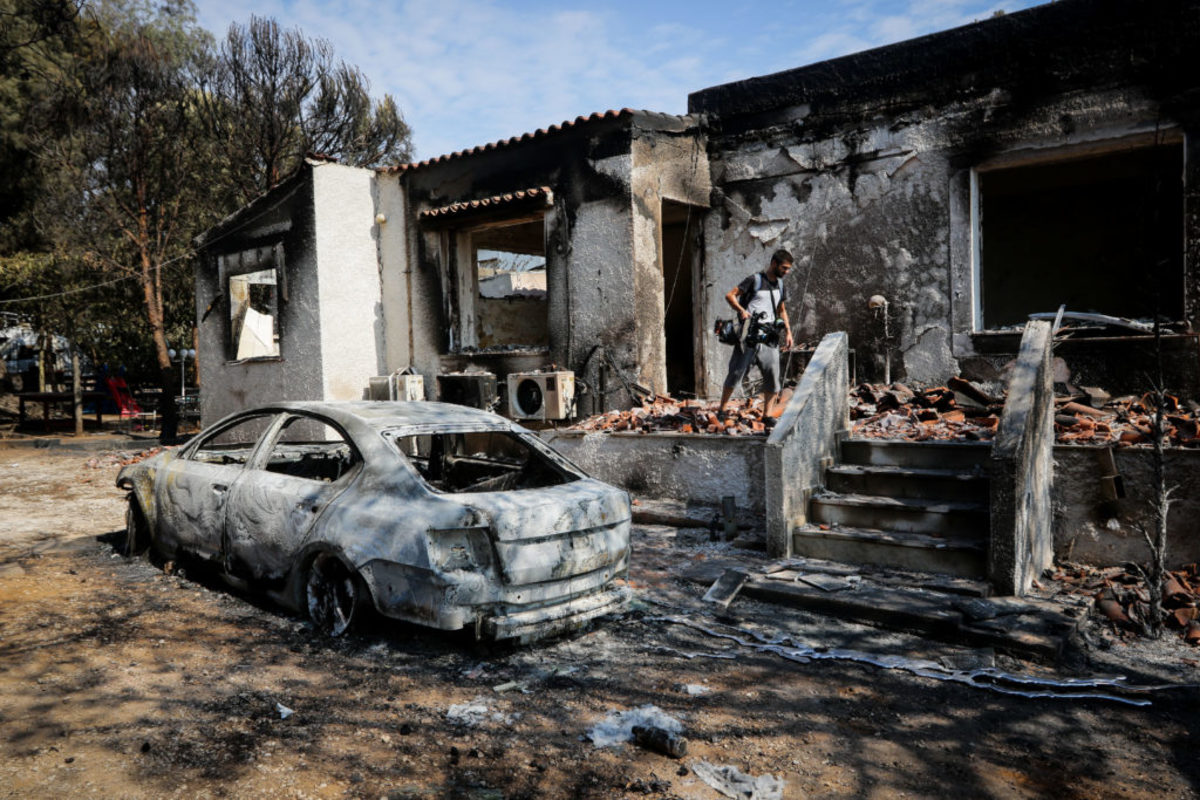 Τα μισά κτίσματα με ζημιές ή κατεδαφιστέα από τη φονική πυρκαγιά στην Ανατολική Αττική