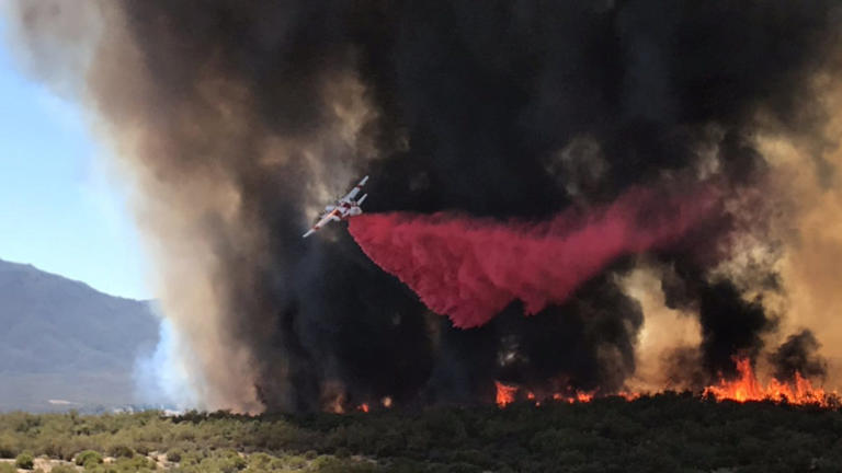 Καλιφόρνια: Ένας νεκρός και μεγάλες καταστροφές από πυρκαγιά στα σύνορα με το Όρεγκον [pics]