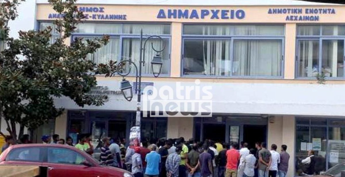 Ηλεία: Διαμαρτυρία μεταναστών στο δημαρχείο Κυλλήνης – Σε απόγνωση μετά τη μεγάλη φωτιά!