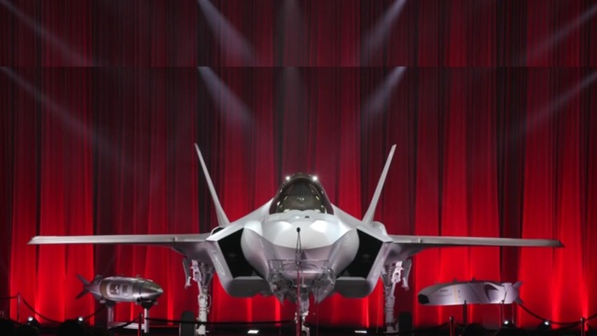 Το Νο1 “γεράκι” των ΗΠΑ στην Ευρώπη τρίζει τα δόντια στην Τουρκία για F-35 και S-400