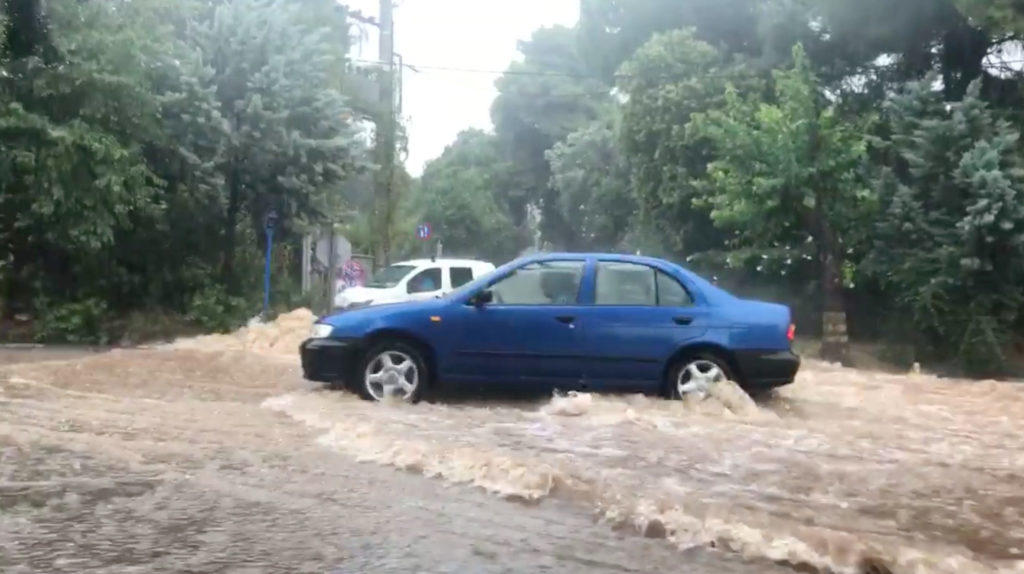 Καιρός: Μπόρες, ζέστη και μποφόρ στην Αττική το Σάββατο – Αναλυτική πρόγνωση