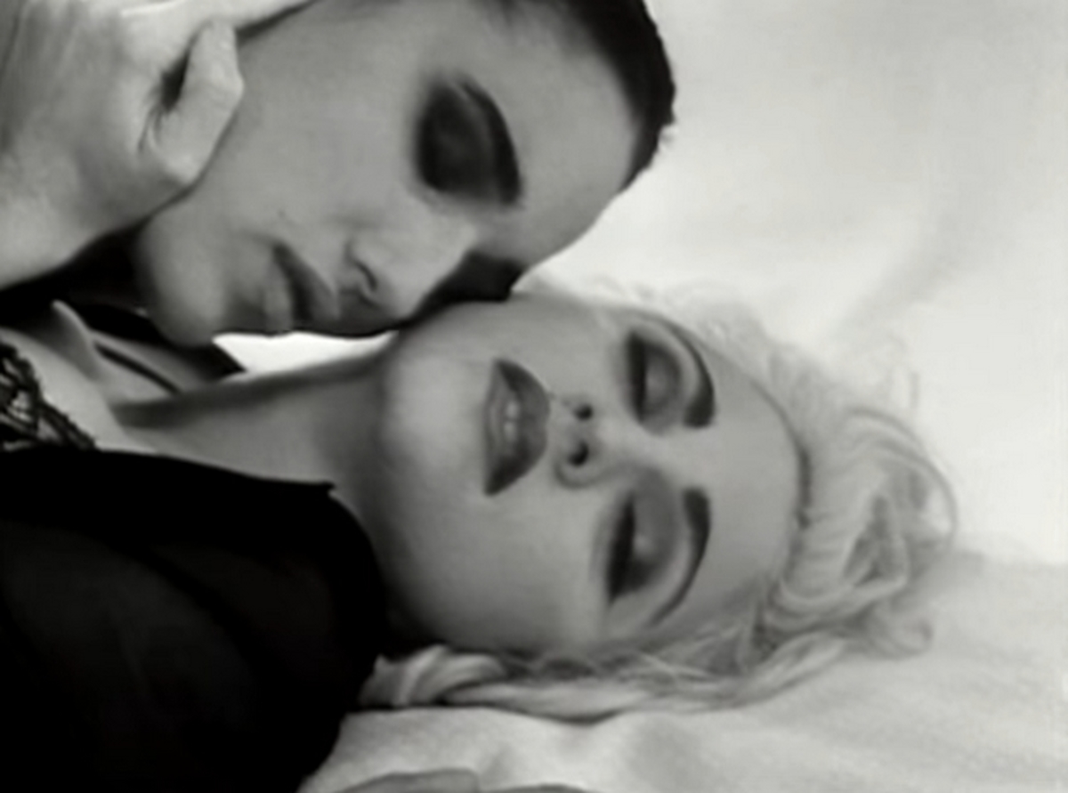 Η τρελή καψούρα της Μαντόνα με μοντέλο μετά το καυτό φιλί -video
