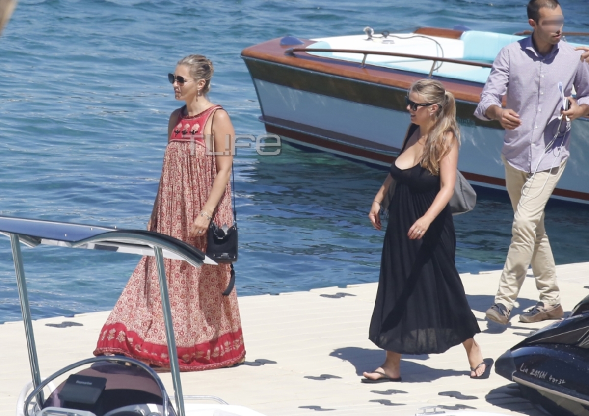 Kate Moss: Οι βόλτες με το σκάφος στη Μύκονο! [pics]