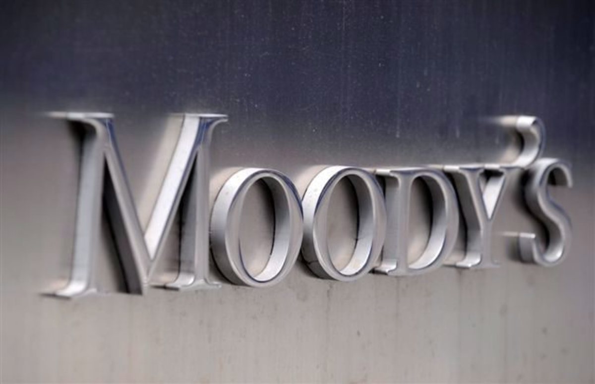 Moody’s: Το χρέος θα παραμείνει πολύ υψηλό για δεκαετίες – Ίσως χρειαστεί κι άλλη ελάφρυνση