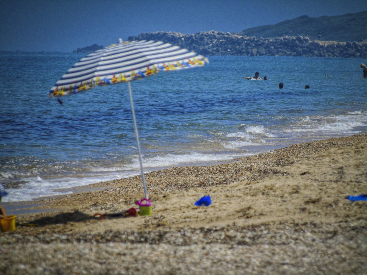 Χανιά: Δεν είχε ομπρέλα αλλά είχε φαντασία! Έκανε τη διαφορά και «έριξε» το ίντερνετ [pics]