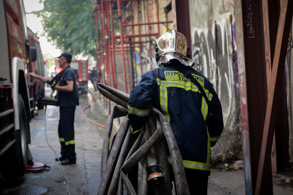 Πυρκαγιά στο κέντρο της Αθήνας – Κινδύνεψαν δυο άνδρες