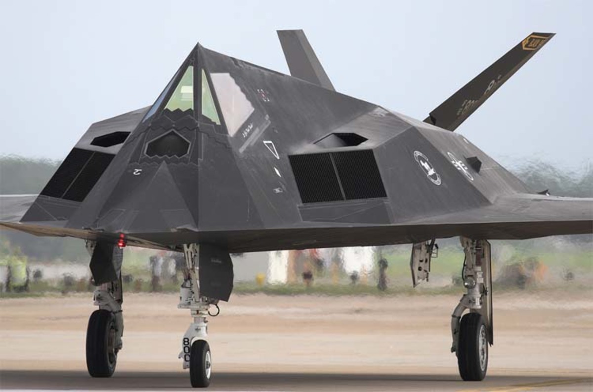 F117: Το θρυλικό stealth βομβαρδιστικό των ΗΠΑ ξανά στον αέρα  [vid]