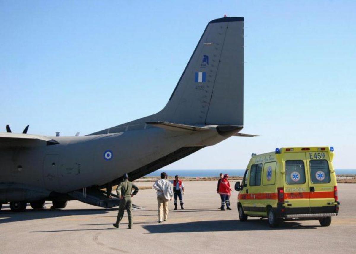 Αεροδιακομιδή από τη Σαντορίνη στην Κρήτη για δύο τουρίστες