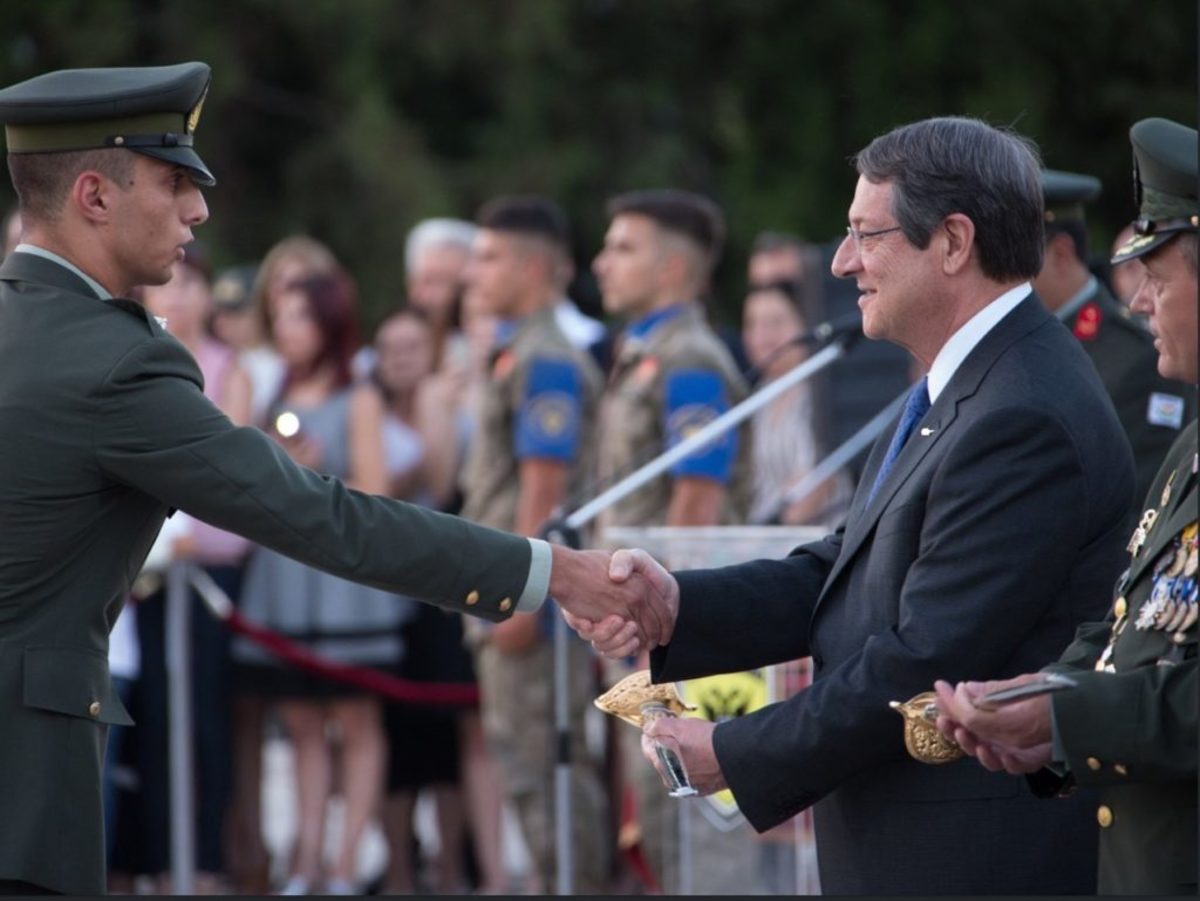 Ρίγη συγκίνησης από το καλωσόρισμα Αναστασιάδη στους νέους αξιωματικούς της Εθνικής Φρουράς