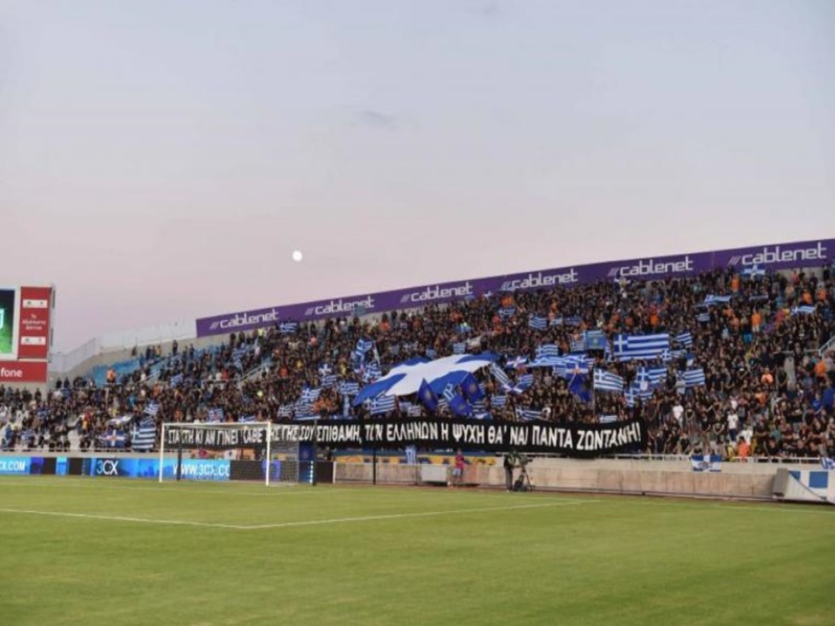 ΑΠΟΕΛ: Συγκλονίζει το πανό για τις πυρκαγιές στην Αττική [vid, pics]