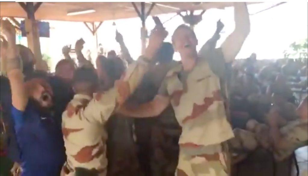 Μουντιάλ 2018: Οι Γαλλικές Ένοπλες Δυνάμεις αποθέωσαν τους “στρατιώτες” του Ντεσάμπ