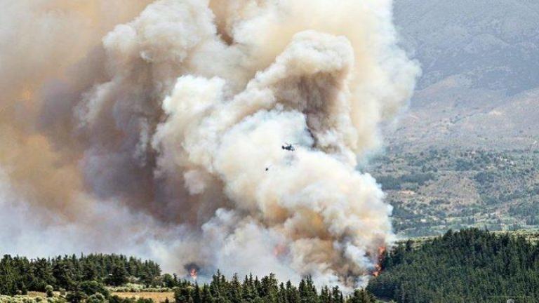 Κρήτη: Σε ύφεση οι φωτιές σε Κακόπετρο και Αποκόρωνα