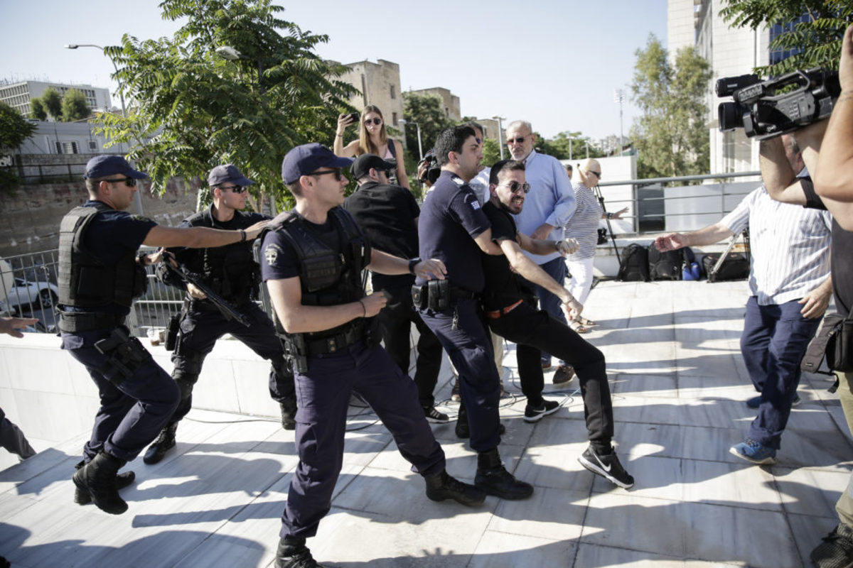 Δώρα Ζέμπερη: “Θα τον σκοτώσω και πεθαμένος”! Νέα διακοπή στη δίκη