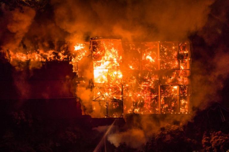 Χανιά: Συγκλονιστικές εικόνες από drone για τη φωτιά που κατέστρεψε το Πολεμικό Μουσείο – Ξέσπασε η Ντόρα Μπακογιάννη!