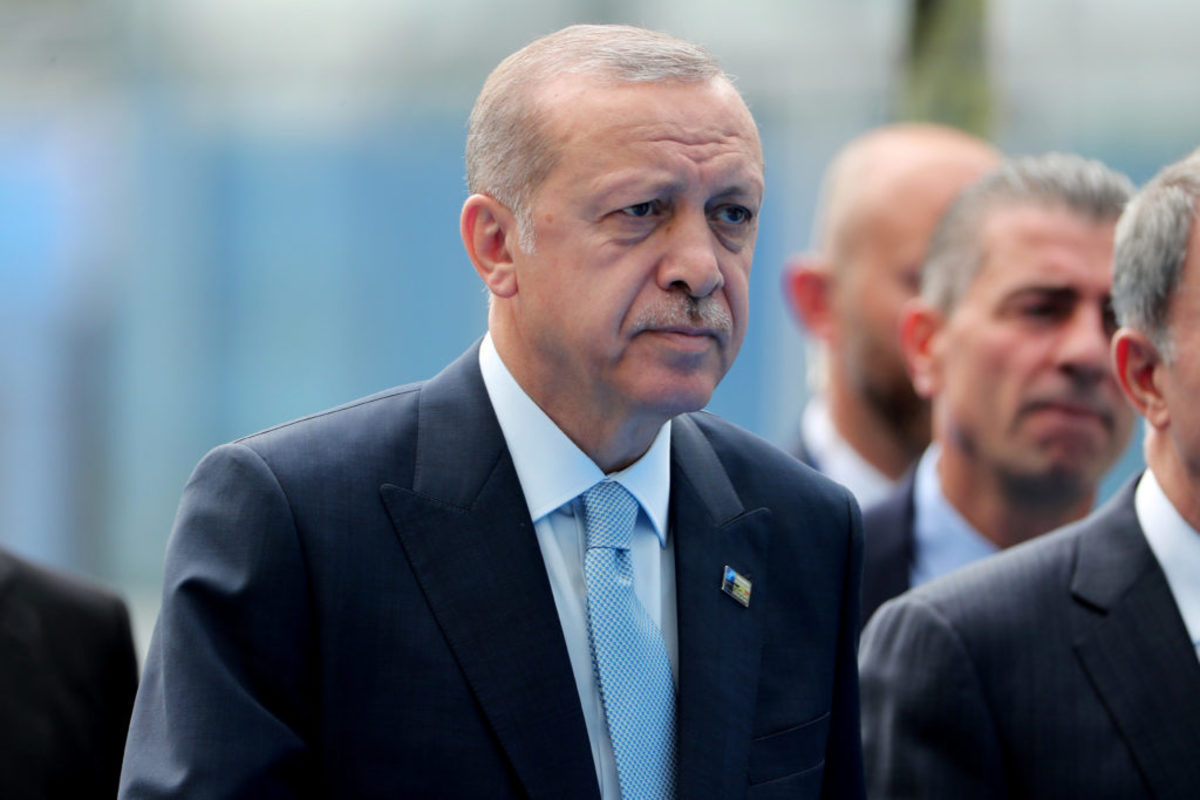 Fitch: Η Τουρκία χρειάζεται να ανακόψει γρήγορα την απότομη πτώση της λίρας