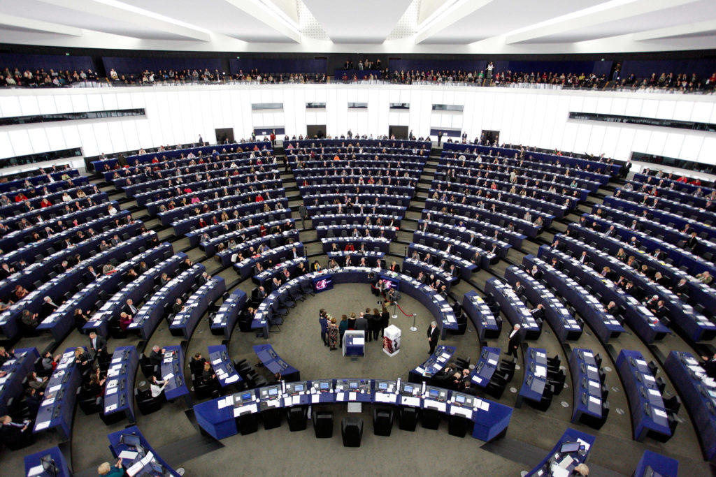 Συνεδριάζει την Δευτέρα το Ευρωκοινοβούλιο – Στο “μενού” το ελληνικό πρόγραμμα και το μεταναστευτικό