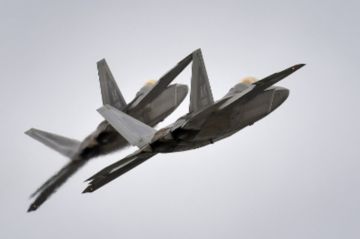 F-22: Αυτά είναι τα μειονεκτήματα του stealth μαχητικού των ΗΠΑ έναντι των σύγχρονων Ρωσικών και Κινεζικών αεροσκαφών! [vid, pics]