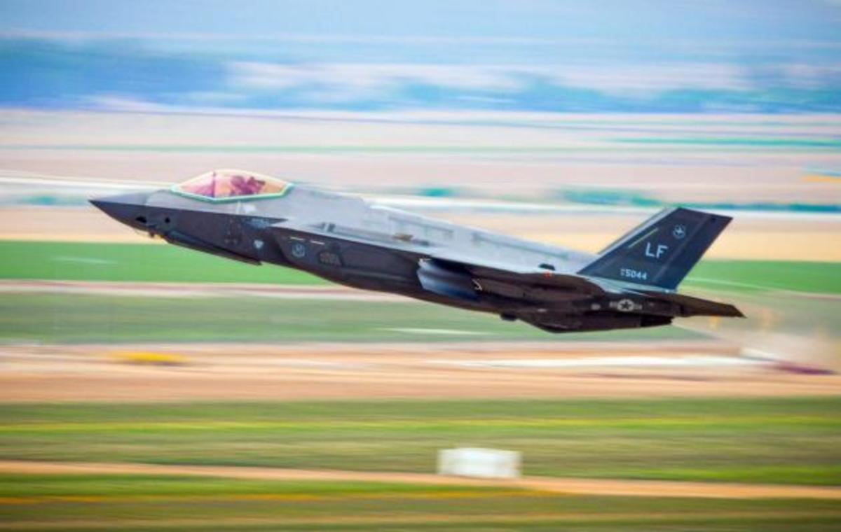 F-35: Αξίζουν όντως τα stealth μαχητικά το 1,5 τρισεκατομμύριο δολάρια που πληρώνουν οι ΗΠΑ; [pics]