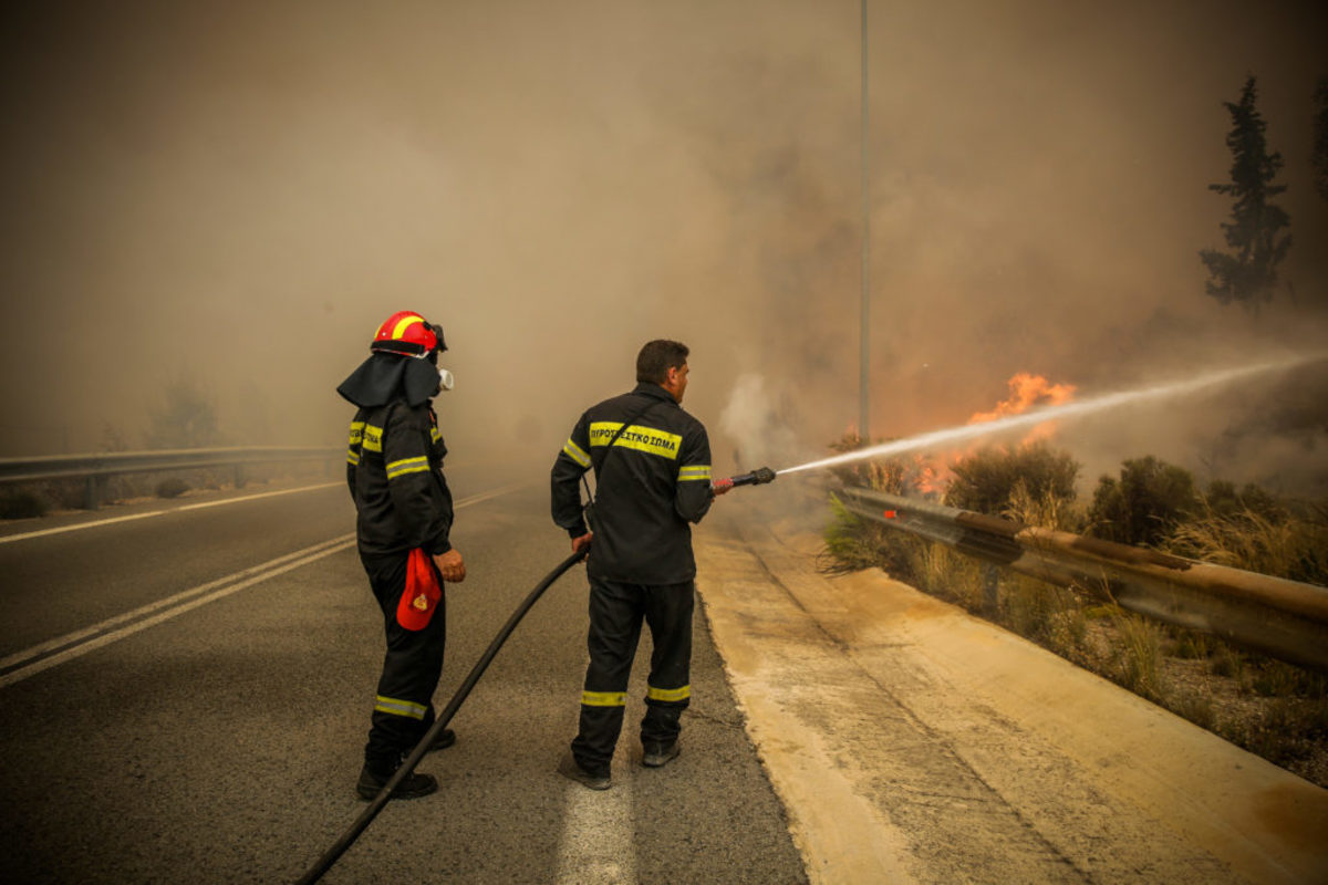 Τρία πύρινα μέτωπα στην Κρήτη