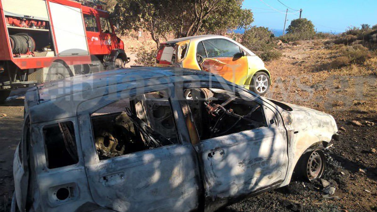 Χανιά: Αυτοκίνητο τυλίχθηκε στις φλόγες στο Ελαφονήσι – Η κινητοποίηση κοντά στη διάσημη παραλία [pics]